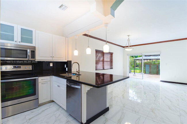 Building Photo - 12762 SW 49th Ct