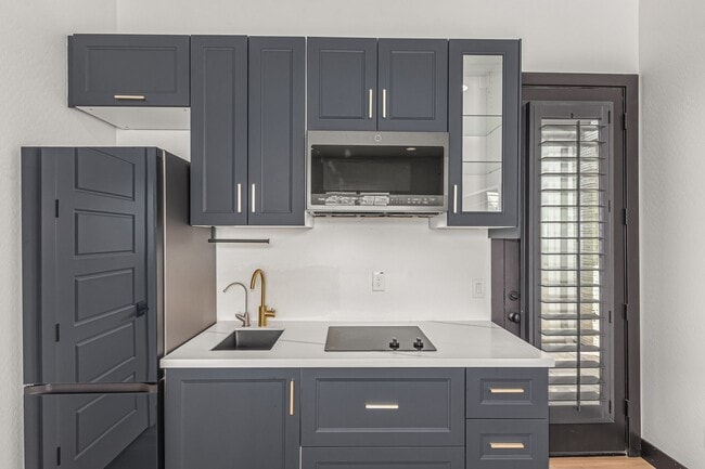 Building Photo - Luxury at Vistal