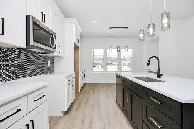 Kitchen and dining - 2613 Dr Carver Rd