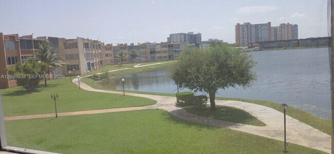 Building Photo - 1591 NE Miami Gardens Dr
