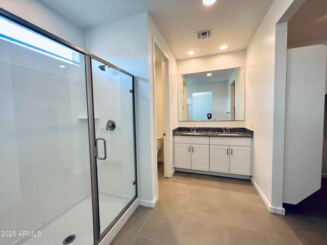 Building Photo - 12647 W Country Club Trail