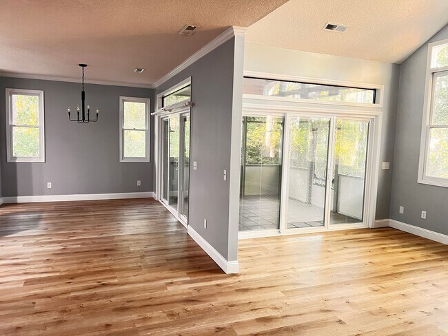 Building Photo - 1237 Clipper Rd