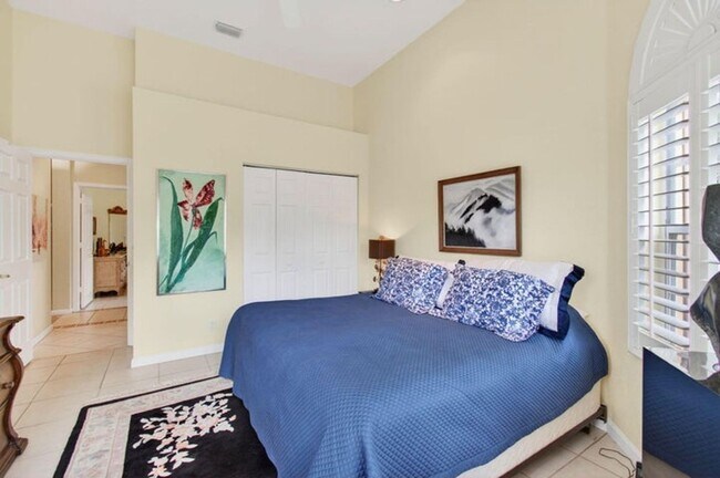 Building Photo - 15845 Vivanco St