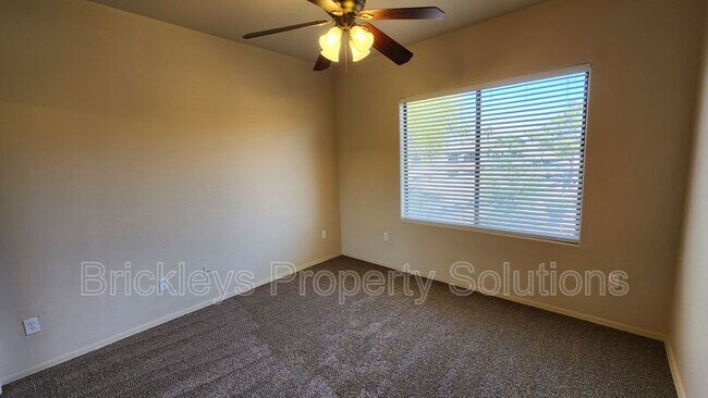 Building Photo - 705 W Queen Creek Rd