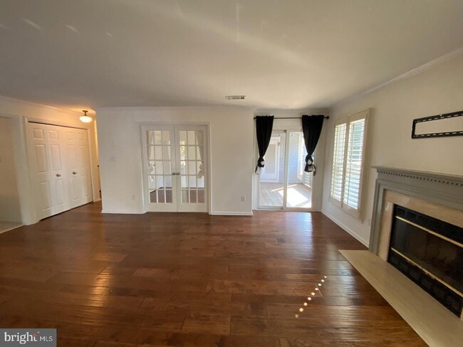 Building Photo - Inviting Townhome Living in Desirable Reston Community