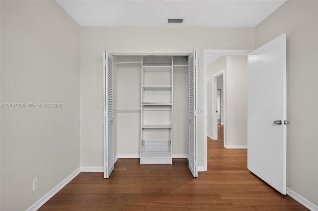 Building Photo - 498 Cambridge Ln