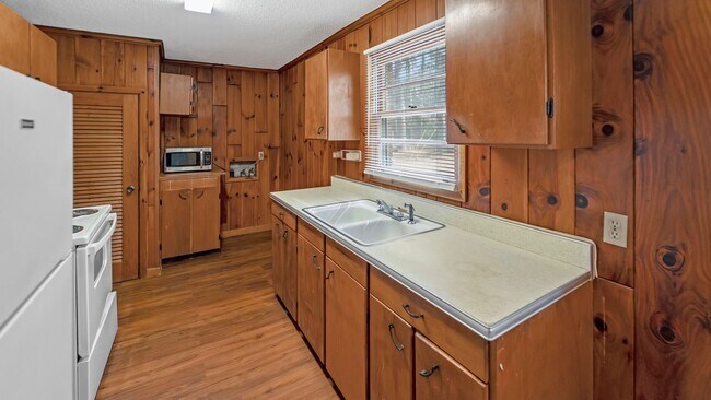 Building Photo - Cozy 3-Bedroom Home with Corner Lot in Rincon