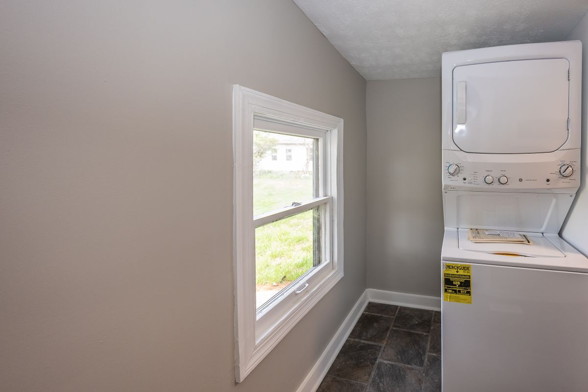 Building Photo - 3012 E Minnesota St