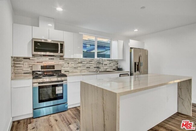 Building Photo - 2419 Cochran Ave