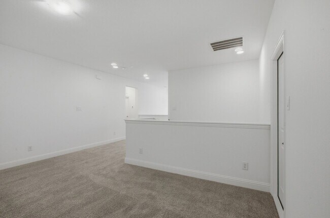 Building Photo - 2911 Hanscom St