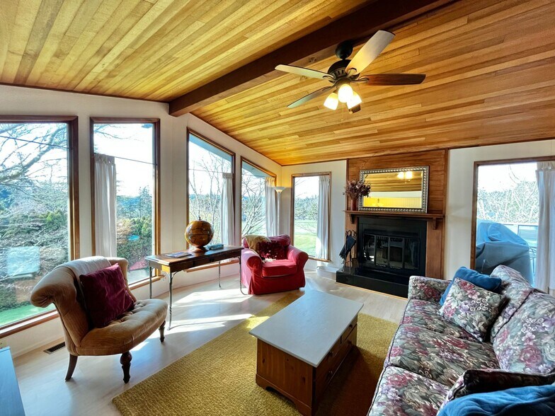 Building Photo - 721 Cherry Ave NE