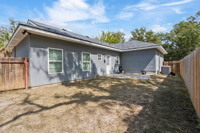 Building Photo - 200 Wallen St