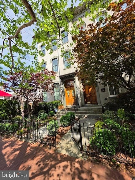 Building Photo - 1343 Q St NW