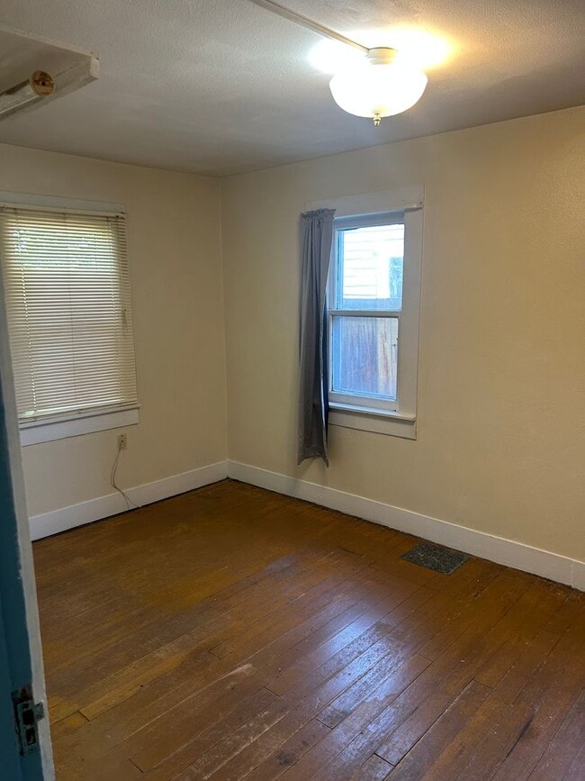 Building Photo - 1007 S Walker Ave