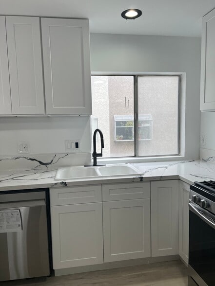 Building Photo - 1101 Laveta Terrace