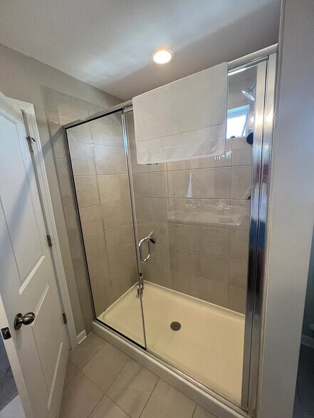 Building Photo - Room in Townhome on Perry Creek Rd