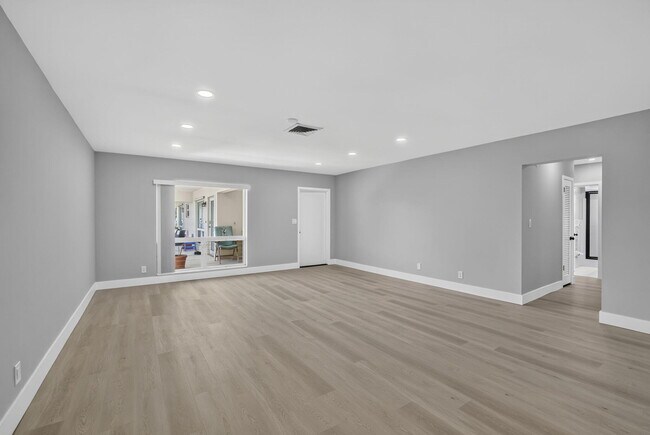 Building Photo - 2755 NE 28th Ave