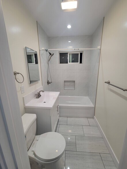 Bathroom - 2216 S Bronson Ave