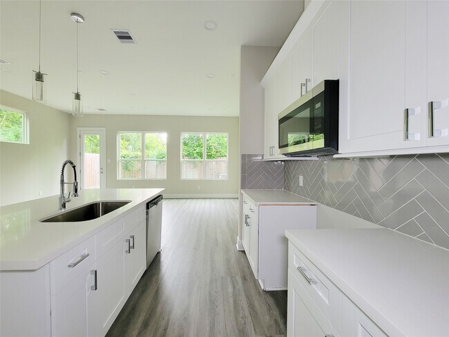 Building Photo - 8014 Huntington Spgs Ln