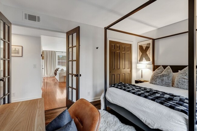 Building Photo - Live just minutes from the charm and excit...
