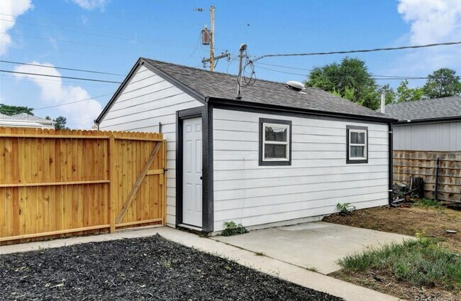 Building Photo - Beautiful Studio Near Downtown Denver – Mo...
