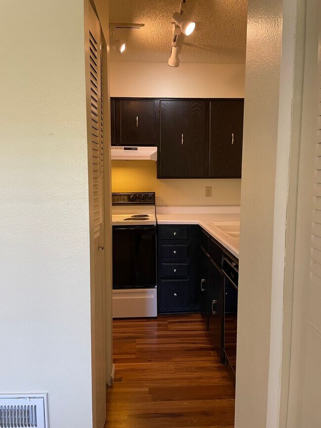 Building Photo - 1 bed/1 bath apartment close to CSU, bike trails, restaurants, shopping and more!
