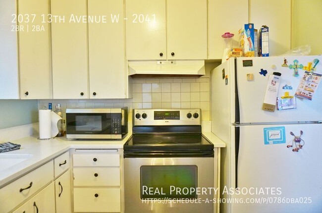 Building Photo - 2037 13th Ave W
