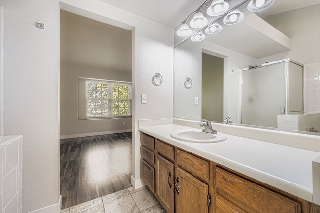 Building Photo - Beautiful 3-Bedroom Home with Open Floor P...
