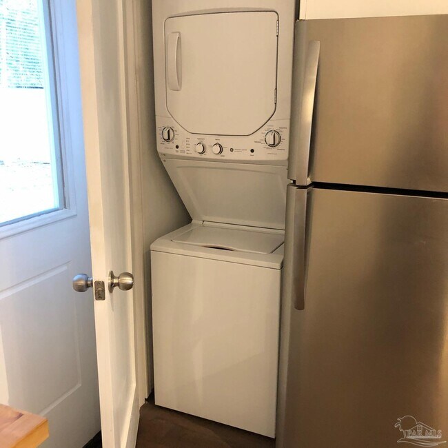 Building Photo - 5940 Mona Ln