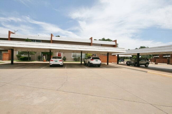 Building Photo - 2 Story Condo on Golf Course / A Great Vie...