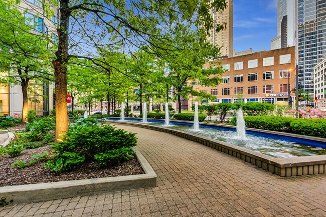 Building Photo - 400 N La Salle Dr