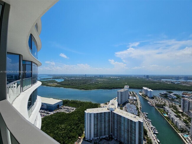 Building Photo - 15701 Collins Ave