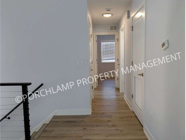 Building Photo - 6779 Pleasantview St NE