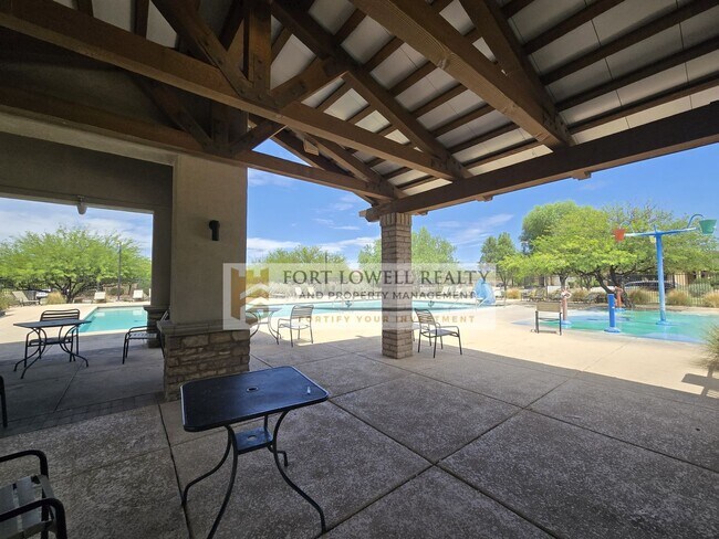 Building Photo - Modern 3 Bed / 2 Bath Home with Open Floor...