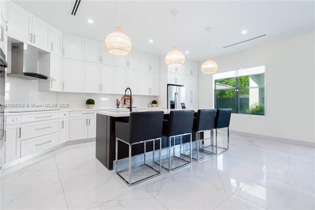 Building Photo - 17320 SW 92nd Ct