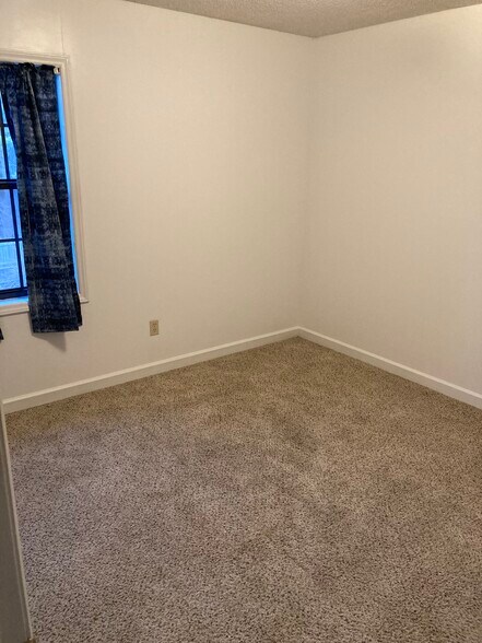 Building Photo - 211 Butterfly Dr