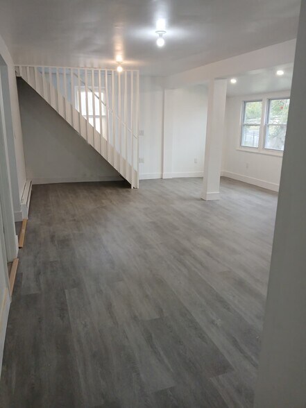 Building Photo - 110 Tuthill Rd