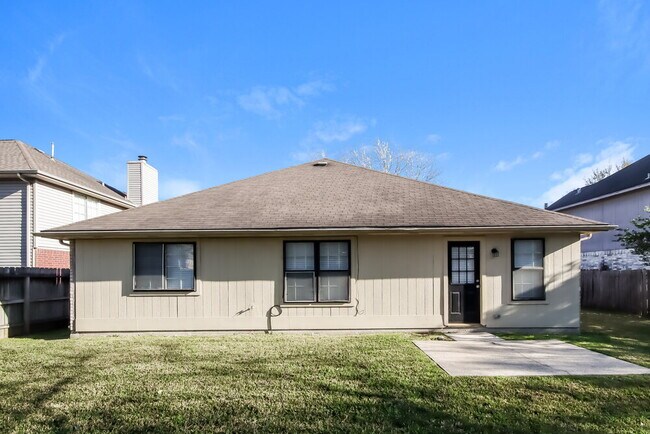 Building Photo - 906 Wisdom Dr