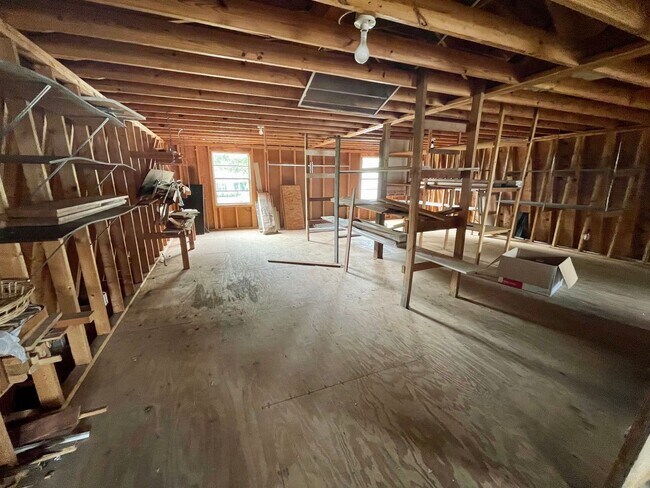 Building Photo - 3 bedroom 2.5 bath in the heart of Athens!...