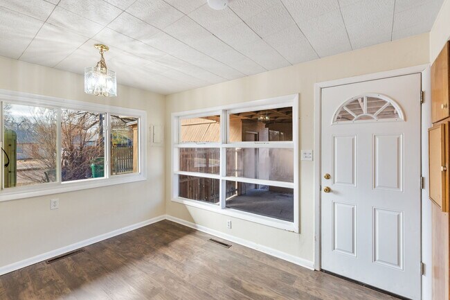 Building Photo - 2204 Cooper Ave