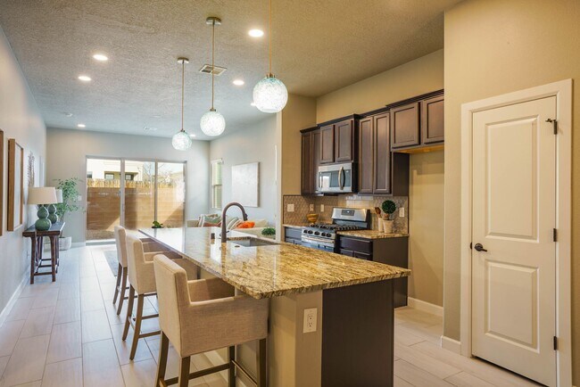 Building Photo - 3289 Oakmount Dr SE