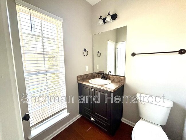 Building Photo - 1426 Collins Dr