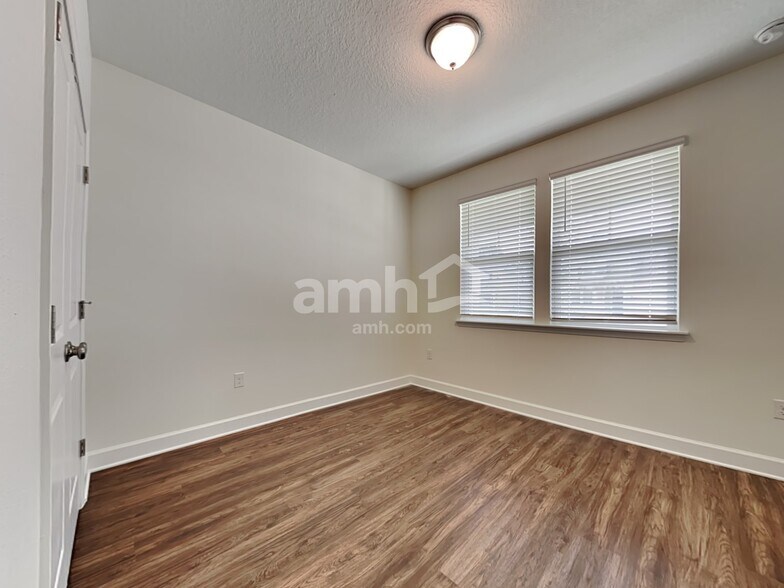 Building Photo - 5786 Hampton Creek Rd