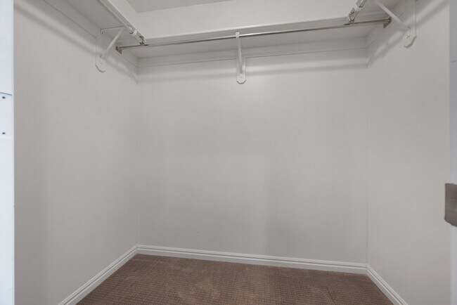 Building Photo - 1376 Alpine Way