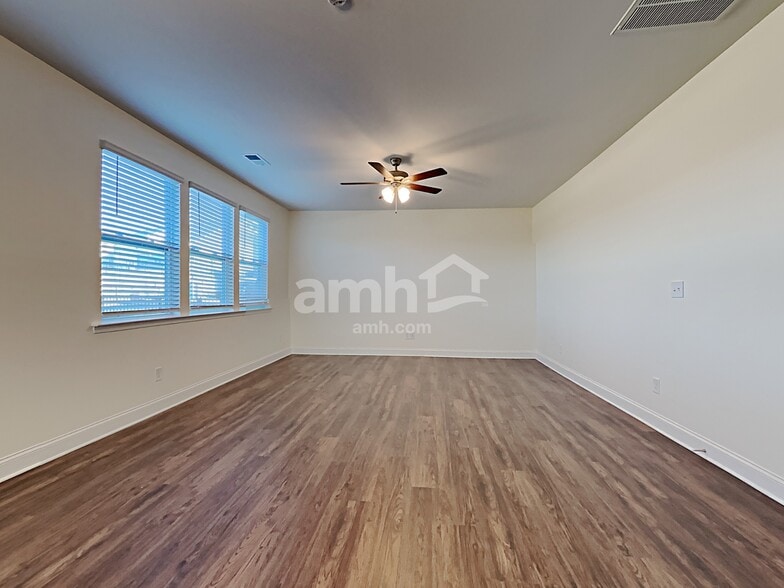 Building Photo - 160 Twin River Dr