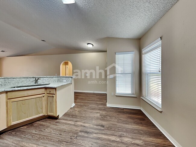 Building Photo - 10418 Maronda Dr