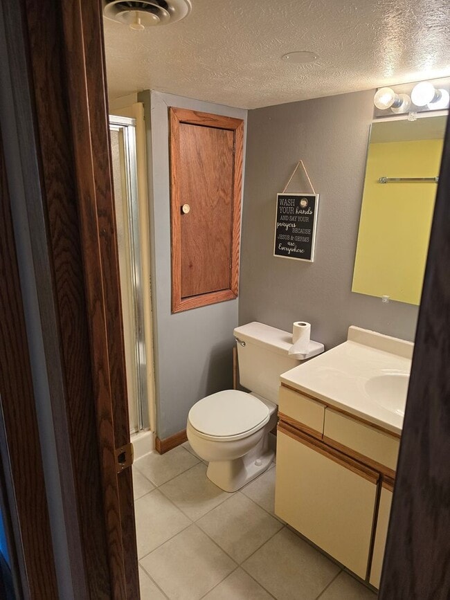 Building Photo - Charming 4-Bedroom Home with Modern Comfor...