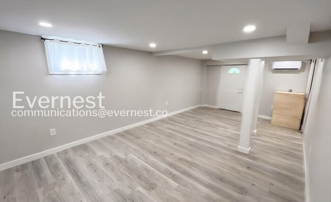 Building Photo - 306 Red Oak Dr