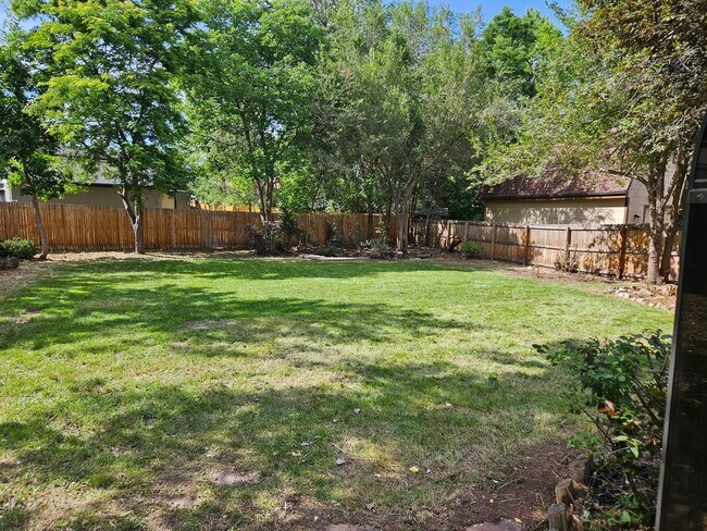 Building Photo - Charming 3-bedroom, 2-bathroom home