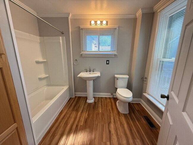 Building Photo - Spacious Two-Bedroom Home